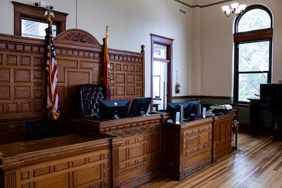 Cultivating Courtroom Presence: The Art of Persuasive Advocacy
